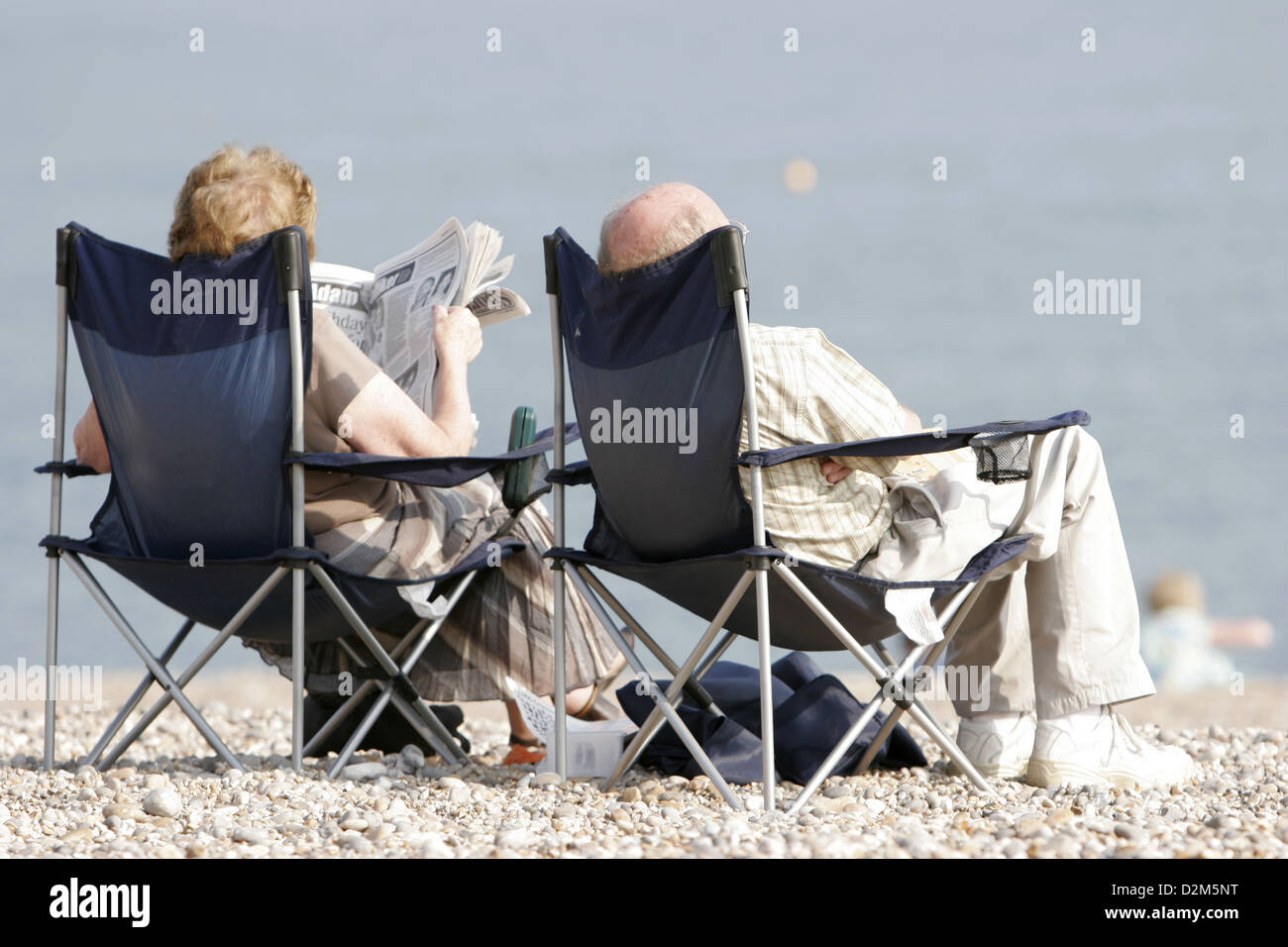 Un couple prendre facile un dimanche après-midi Banque D'Images