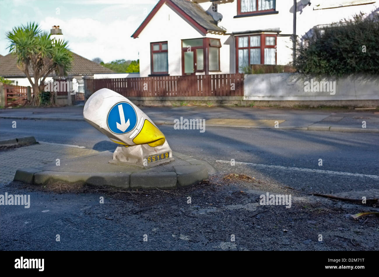 Un panneau de signalisation endommagé à Falmouth, Cornwall, UK Banque D'Images