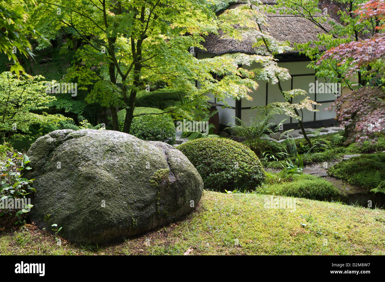 Une vue sur le jardin japonais du parc de Tatton, Knutsford, Cheshire. Banque D'Images