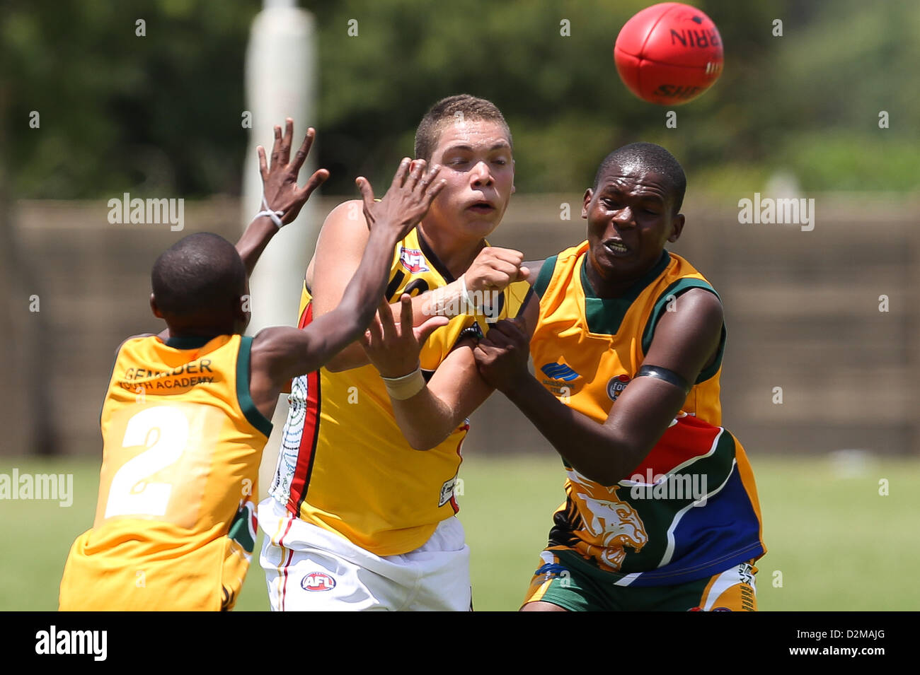 POTCHEFSTROOM, AFRIQUE DU SUD - Le 28 janvier, Koolyn Briggs (Moonee Ponds, VIC) de l'Australian Boomerangs au cours de l'AFL Jeu 1 Correspondance entre le battant de l'Afrique du Sud les boomerangs et les moins de 18 ans les Lions à Mohadin Cricket Ground le 28 janvier 2013 à Potchefstroom, Afrique du Sud Photo de Roger Sedres /droit SA Banque D'Images