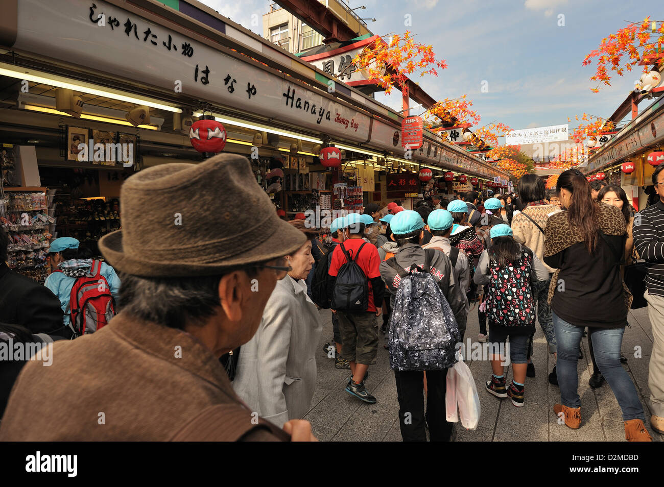 La foule des visiteurs et touristes temple Sensoji approche à Asakusa, Tokyo Banque D'Images