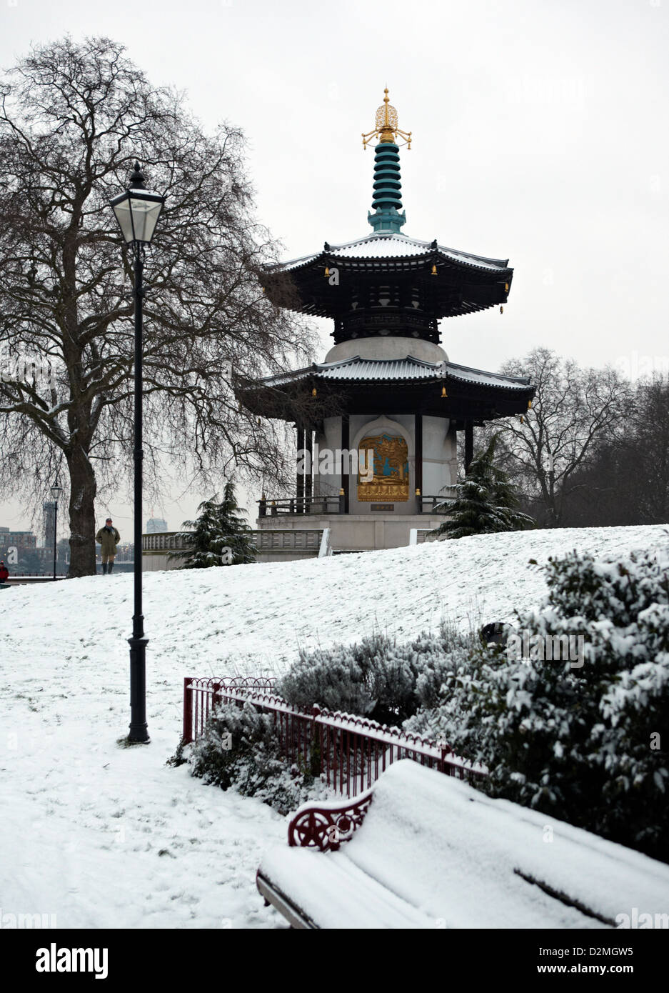 La Pagode de la paix en hiver Battersea Park London UK Banque D'Images