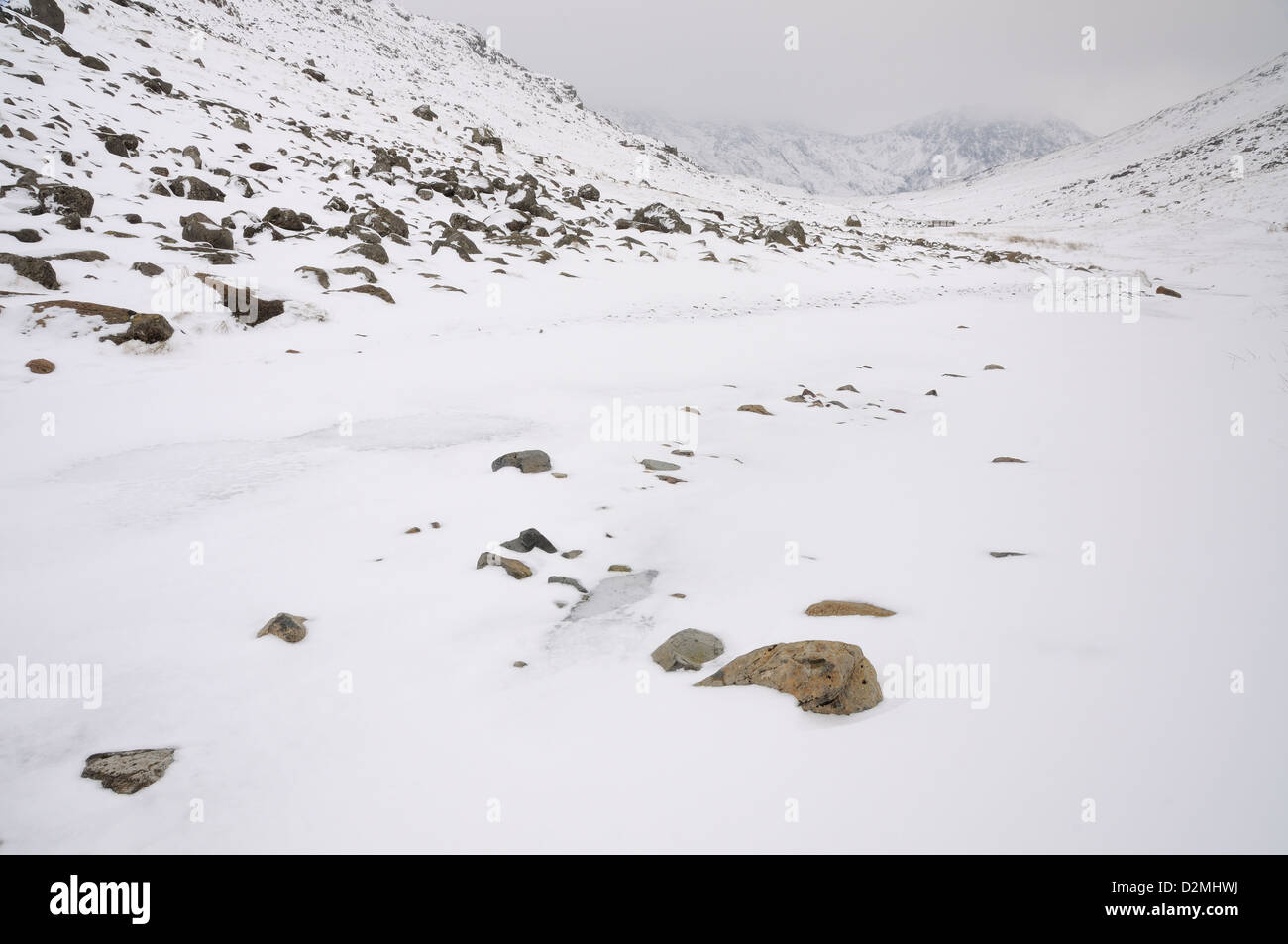 Styhead congelés Gill en hiver dans le Lake District Banque D'Images