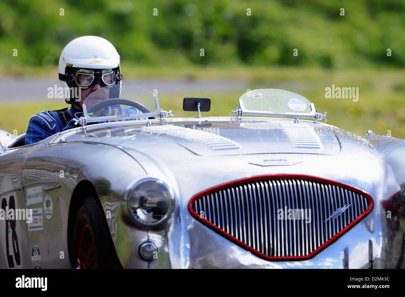 Austin Healey 100 aluminium poli fait concurrence à bas débit Hillclimb Gurston Banque D'Images