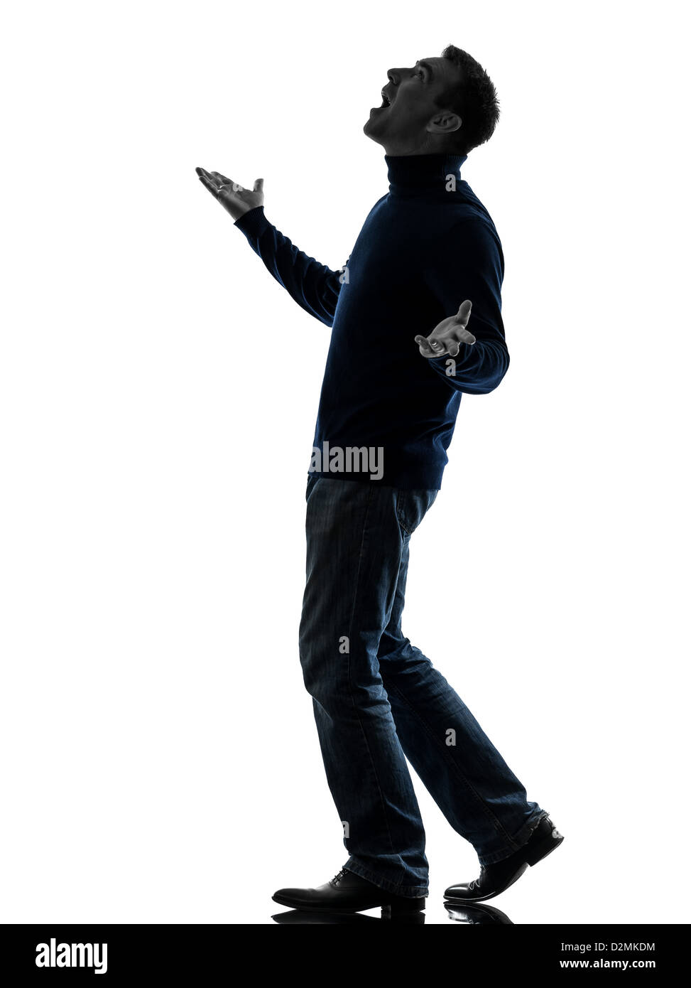 Un homme heureux jusqu'à la longueur totale en silhouette studio isolé sur fond blanc Banque D'Images