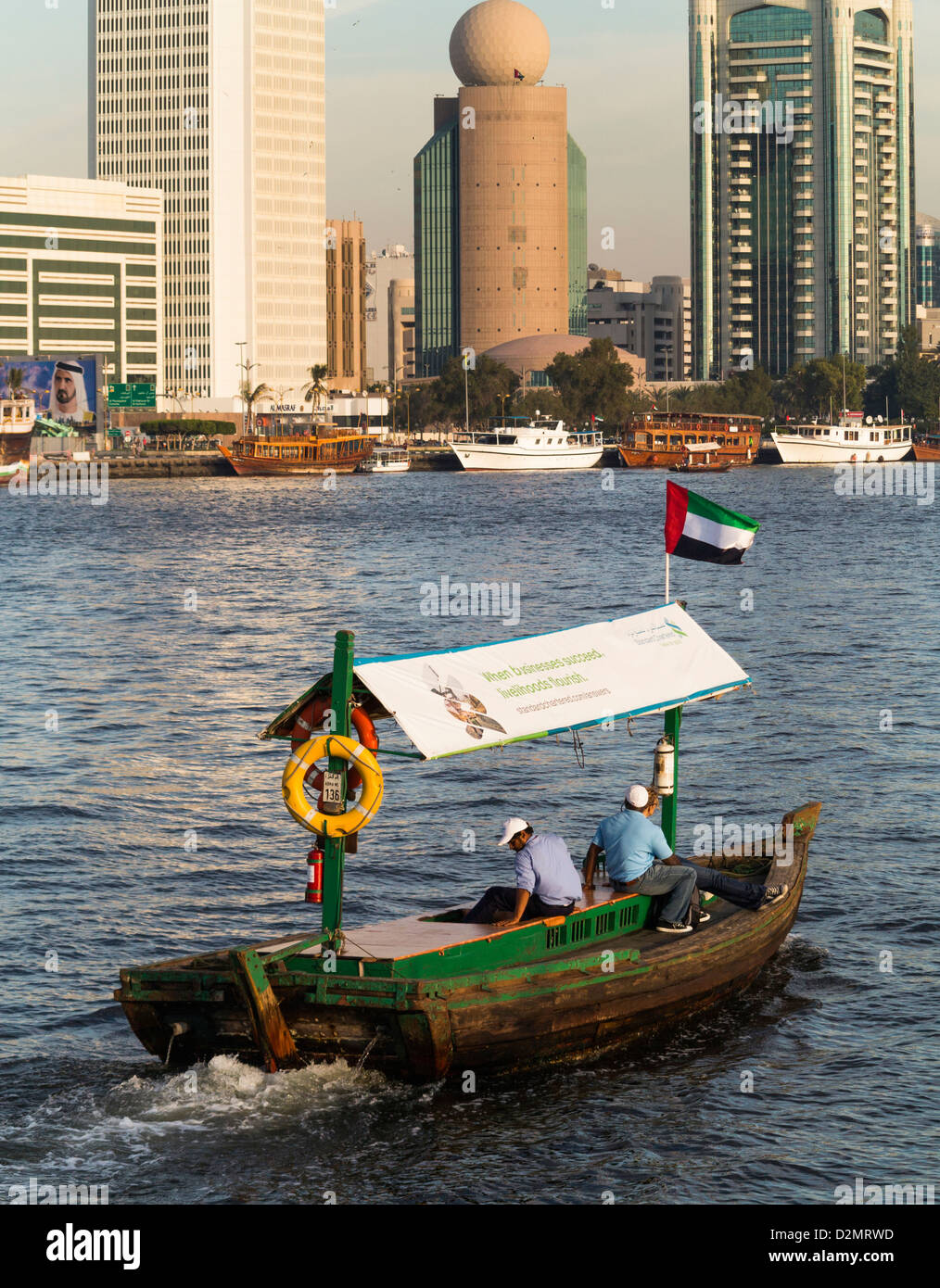 Un Abra la traversée du Creek à Dubaï Banque D'Images