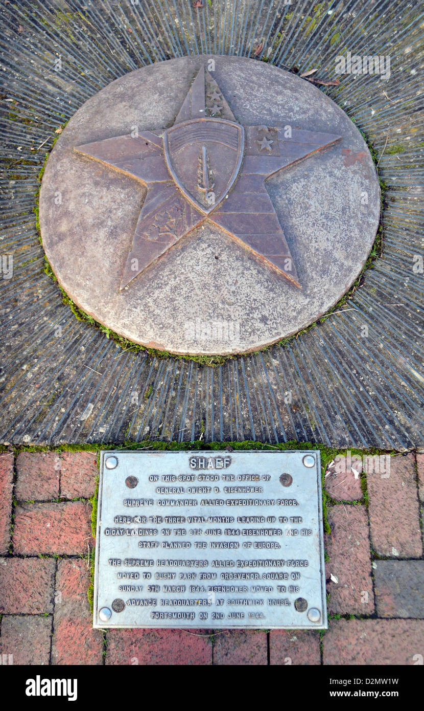 Marqueur de mémorial sur le site de Gen Dwight Eisenhower's WWII bureau à Bushy Park, à l'ouest de Londres, Royaume-Uni. Banque D'Images