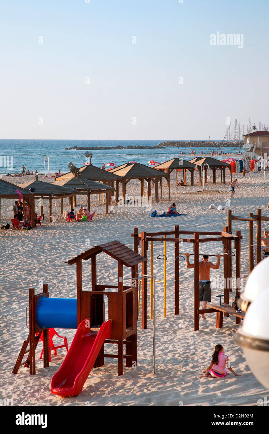 Des cabines de plage et de loisirs à Gordon Beach, Tel Aviv, Israël, Moyen Orient Banque D'Images