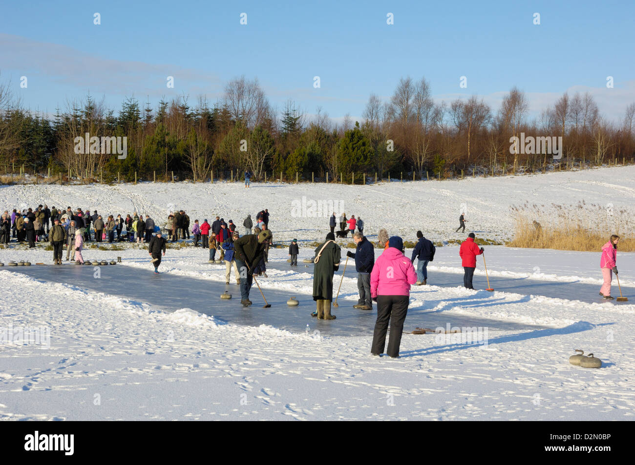 Curling sur frozen Bush Loch, Lichfield, Dumfries et Galloway, Écosse, Royaume-Uni, Europe Banque D'Images