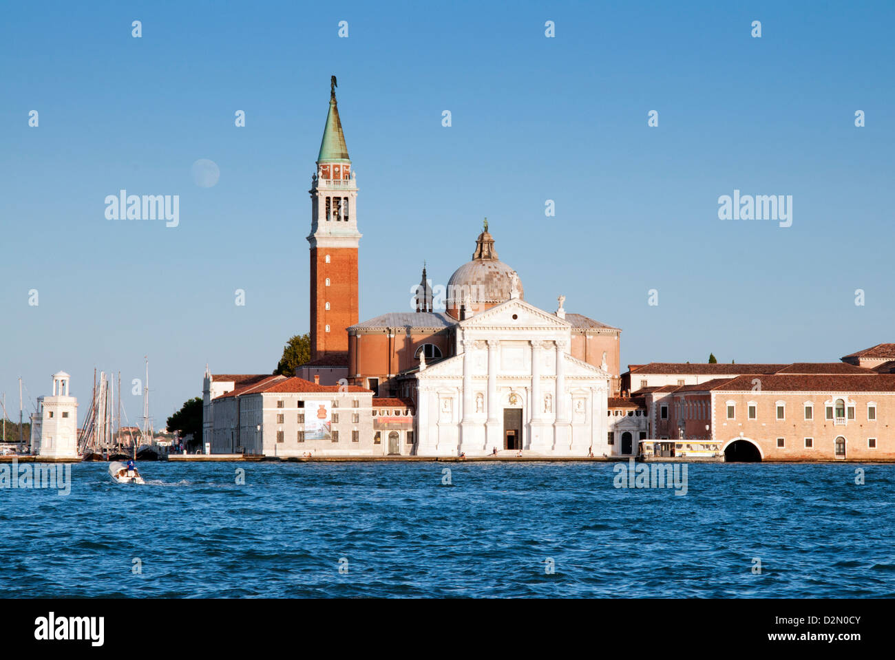 Vue du quai de la Place Saint Marc à l'île de San Giorgio Maggiore, à Venise, l'UNESCO World Heritage Site, Vénétie, Italie, Europe Banque D'Images