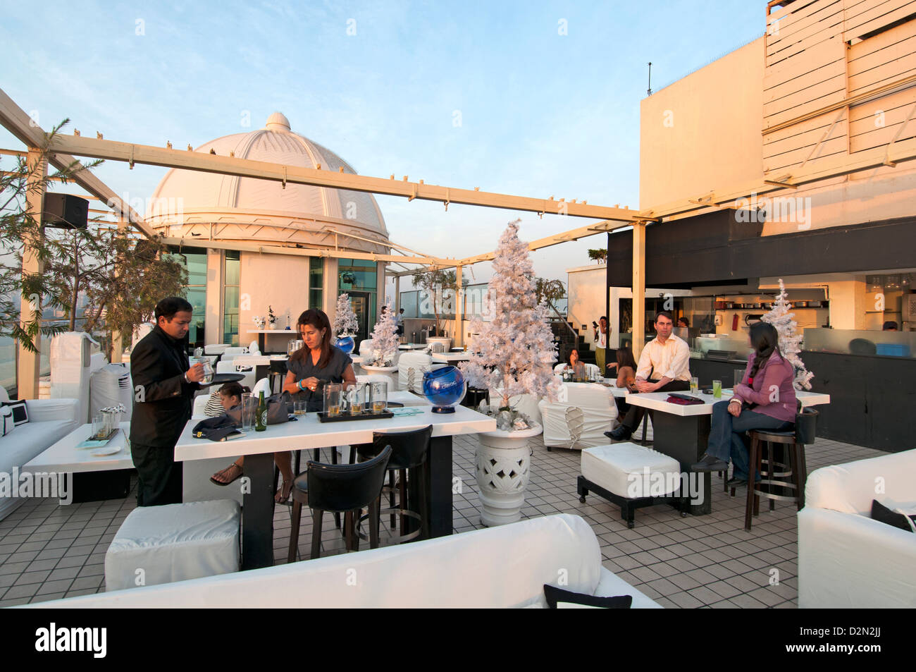 Pub Bar Café dôme toit-terrasse promenade de front de Mumbai ( Bombay ) Inde Marine Drive Banque D'Images