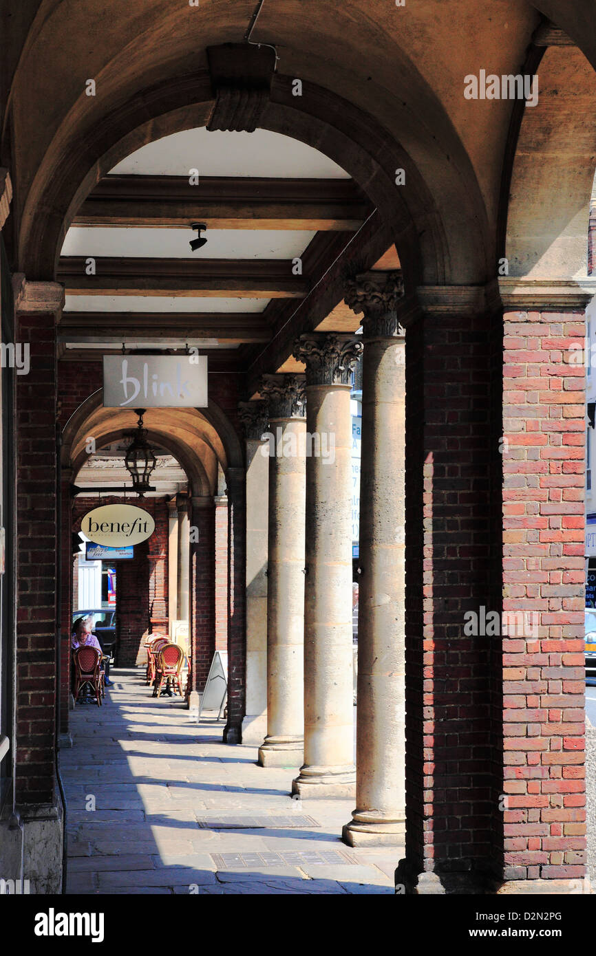 Café en ville de Farnham, Surrey, Angleterre Banque D'Images