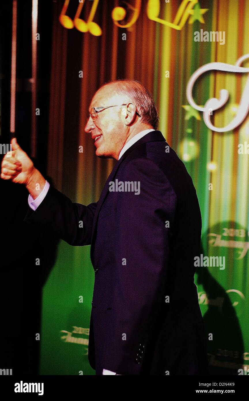 20 janvier 2013 - Washington DC, New York, États-Unis - Secrétaire de l'intérieur Ken Salazar, marche le tapis vert à la Green Ball inaugurale tenue à l'Newseum à Washington DC le 20/01/2012..Photos par - Photos Inc.(Image Crédit : å© Jeff Newman/Photos/ZUMAPRESS.com) Globe Banque D'Images