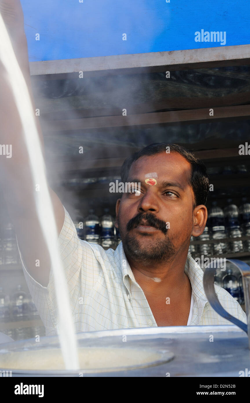 Chai, rendant le style indien, Tanjore, Tamil Nadu, Inde, Asie Banque D'Images