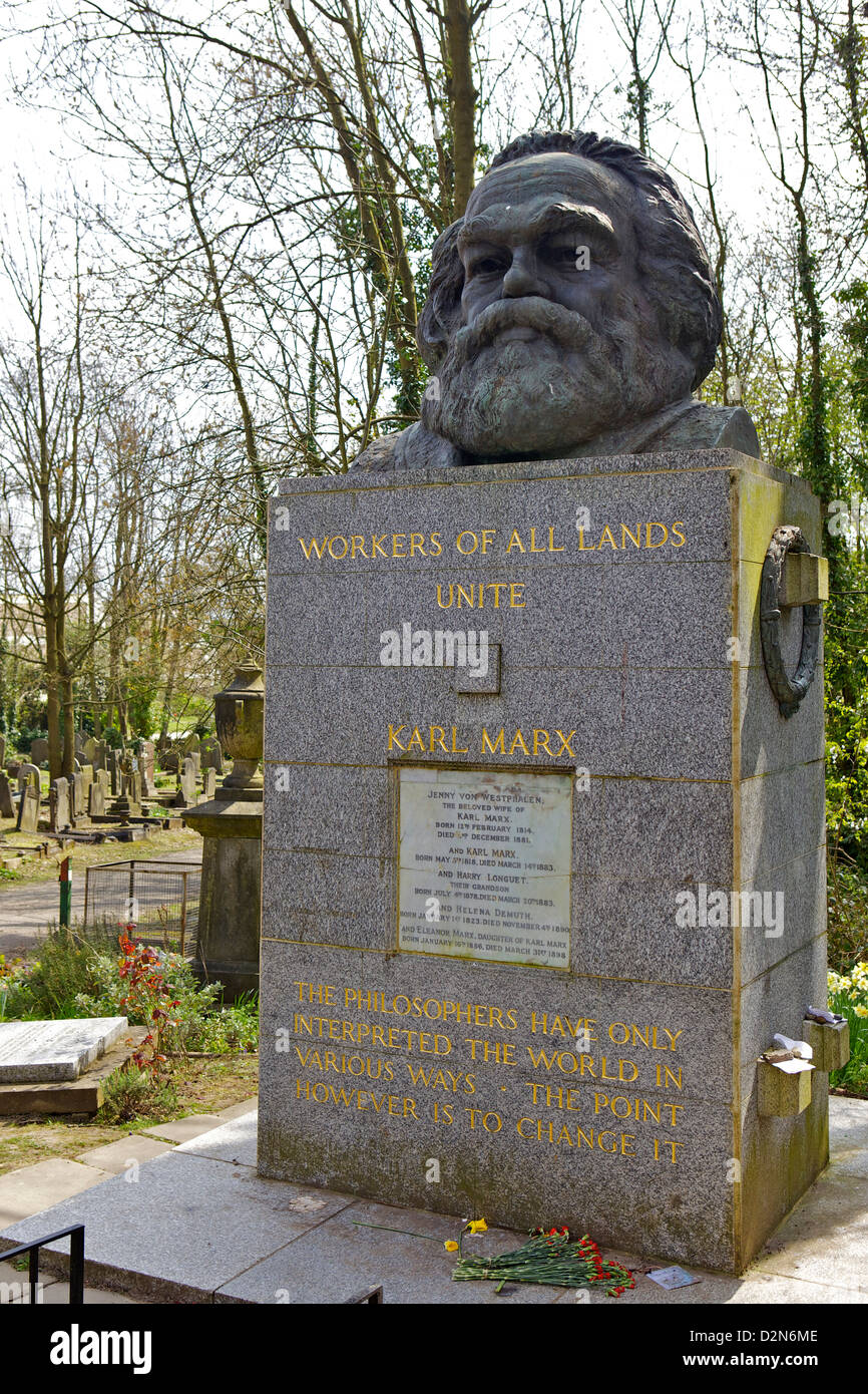 La tombe de Karl Marx, Cimetière de Highgate à Londres, Angleterre, Royaume-Uni, Europe Banque D'Images