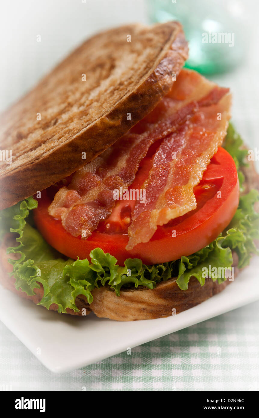 Sandwich Tomate salade au lard Banque D'Images