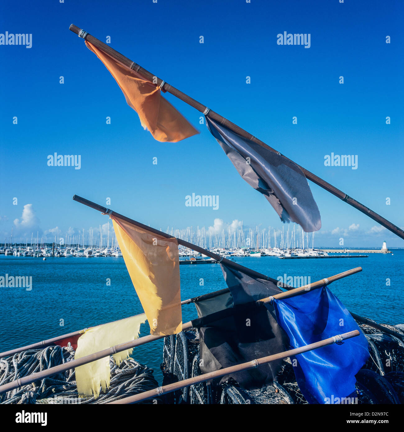 Lobster Pot 'flags' Harbour Port-Haliguen Bretagne France Banque D'Images