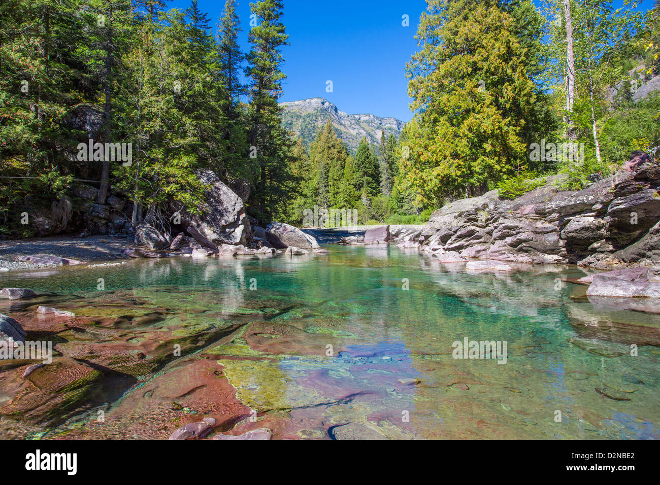 McDonald Creek le long d'aller à la route du soleil, dans le parc national des Glaciers dans les Montagnes Rocheuses du Montana Banque D'Images