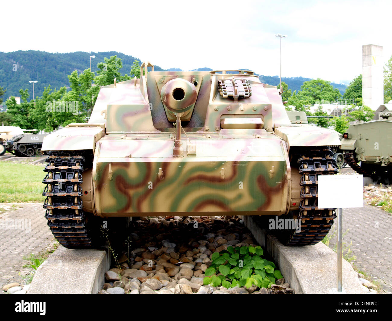Le Sturmgeschütz III Ausführung G (StuG III Ausf. G) était un canon d'assaut allemand utilisé pendant la première Guerre mondiale. Il était principalement utilisé pour le soutien de l'infanterie, avec un canon de 75 mm monté sur un châssis modifié du Panzer III, l'Ausf. La variante G est devenue l'un des véhicules blindés les plus produits pendant la guerre. Banque D'Images