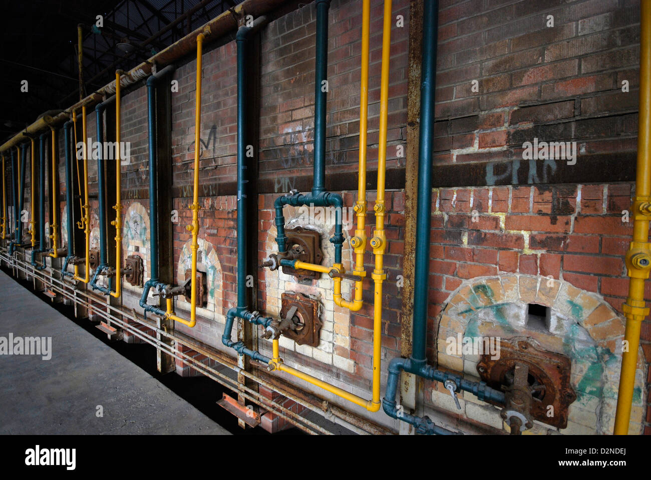 Vestiges de l'activité de fourniture de gaz pour la fabrication de briques dans les fours à l'ancienne briqueterie de Toronto maintenant appelé Evergreen brickworks. Banque D'Images