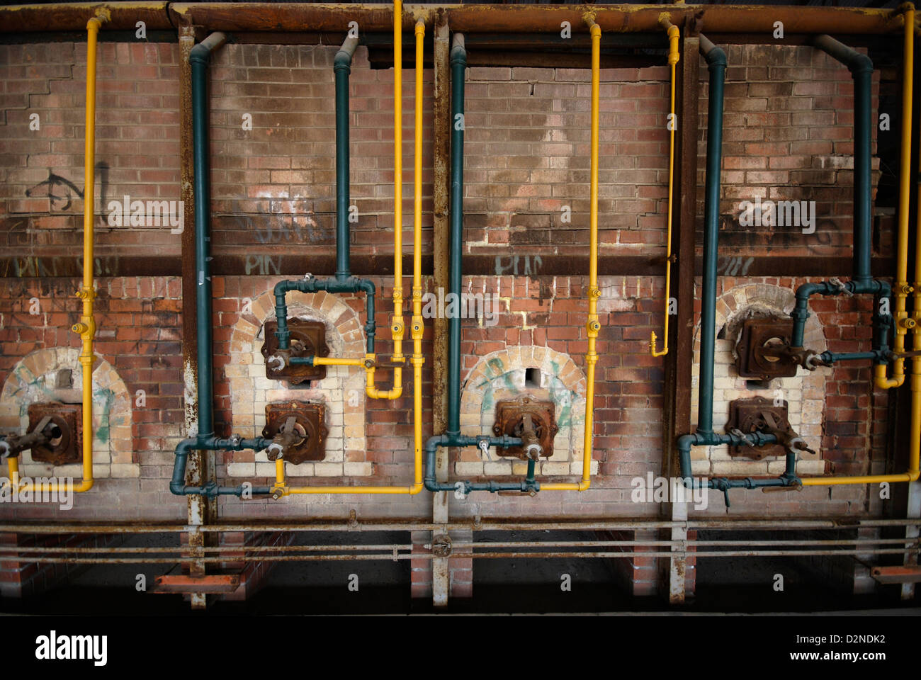 Vestiges de l'activité de fourniture de gaz pour la fabrication de briques dans les fours à briques Toronto abandonnées maintenant appelé Evergreen brickworks. Banque D'Images