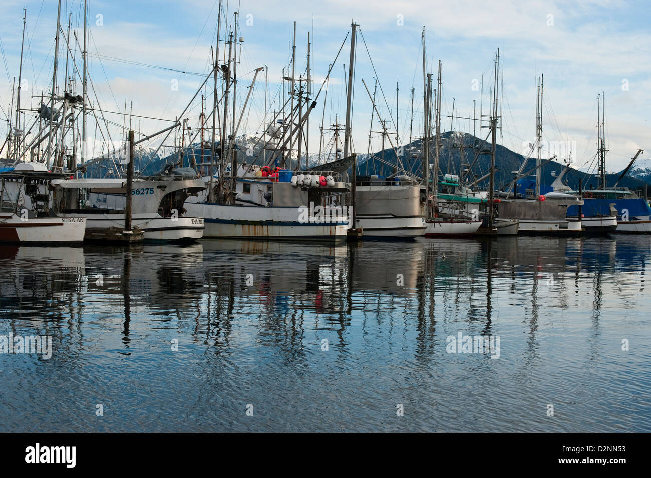 Flotte de pêche commerciale à quai dans le port de Crescent, Sitka, Alaska, USA Banque D'Images