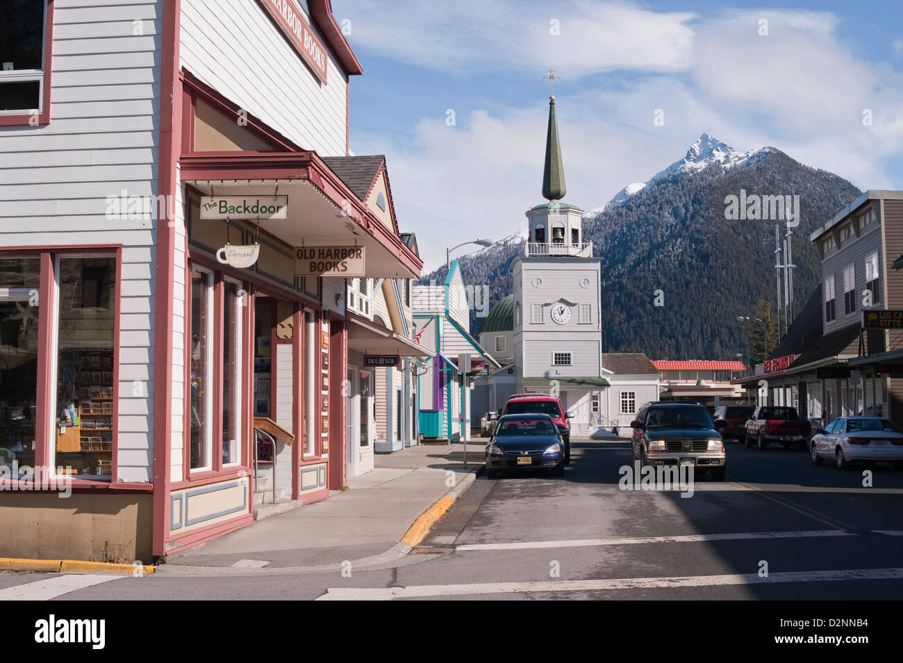 Scène de rue à Sitka, en Alaska, montrant l'Église orthodoxe russe dans l'arrière-plan, USA Banque D'Images