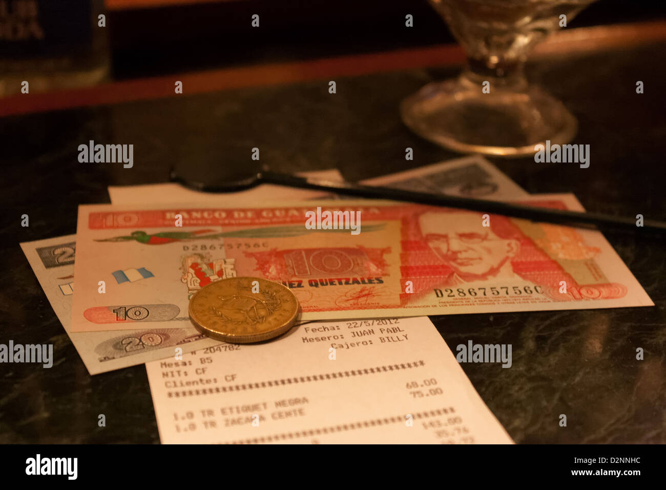 Le bar bill après quelques boissons de zacapa au Guatemala Banque D'Images