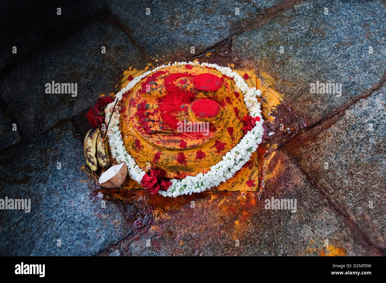 Empreintes de seigneur Vishnu dans un Srivari Padalu, culte, Narayanagiri Hill, Tirupati, Chittoor District, Andhra Pradesh, Inde Banque D'Images