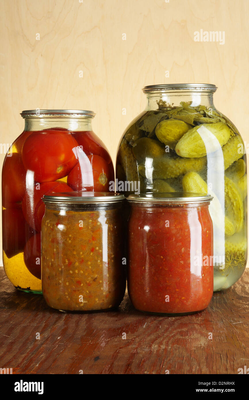 Légumes conservés dans des bocaux en verre Banque D'Images