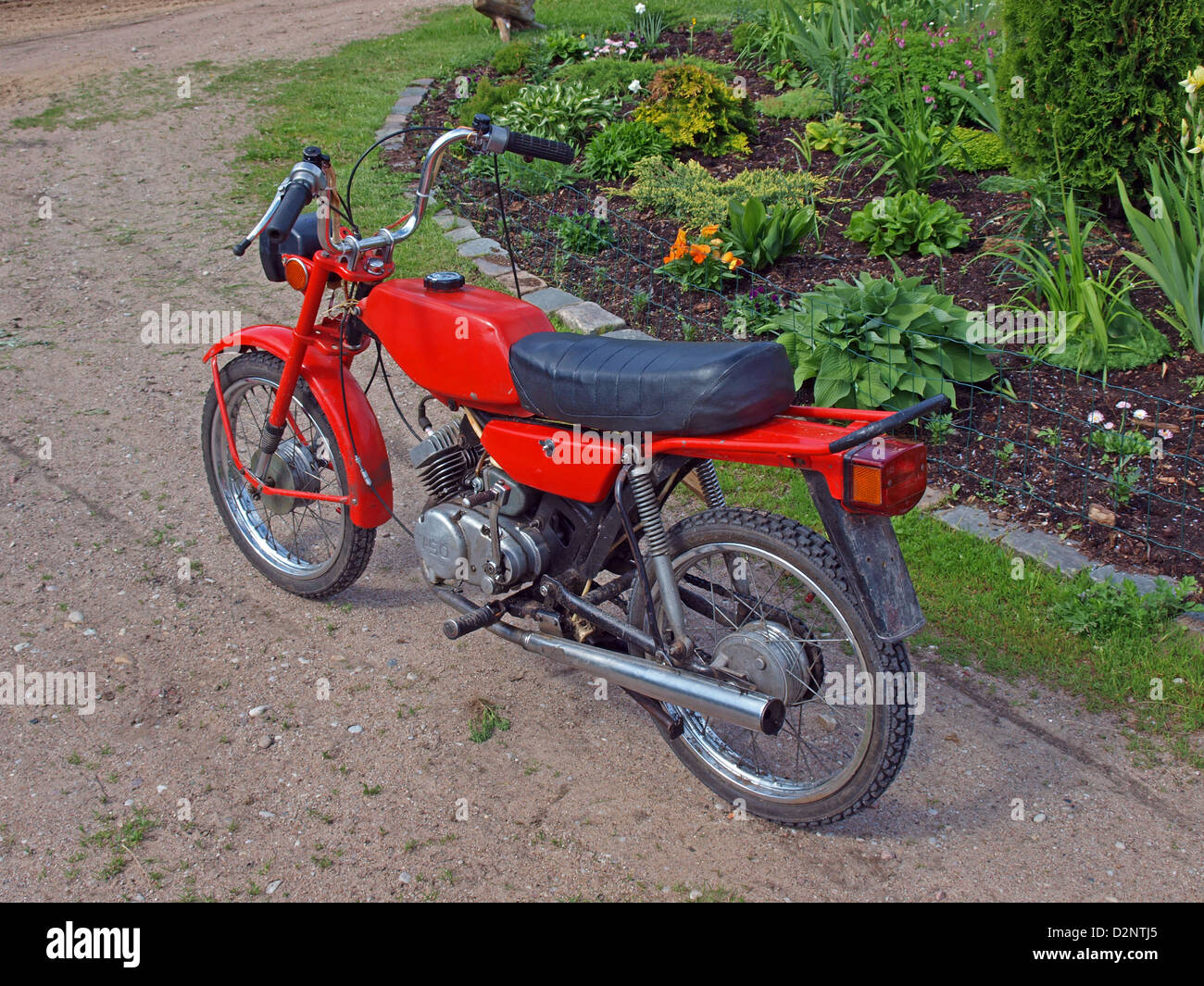 Couleur rouge temps soviétique de Russie Delta cyclomoteur Banque D'Images