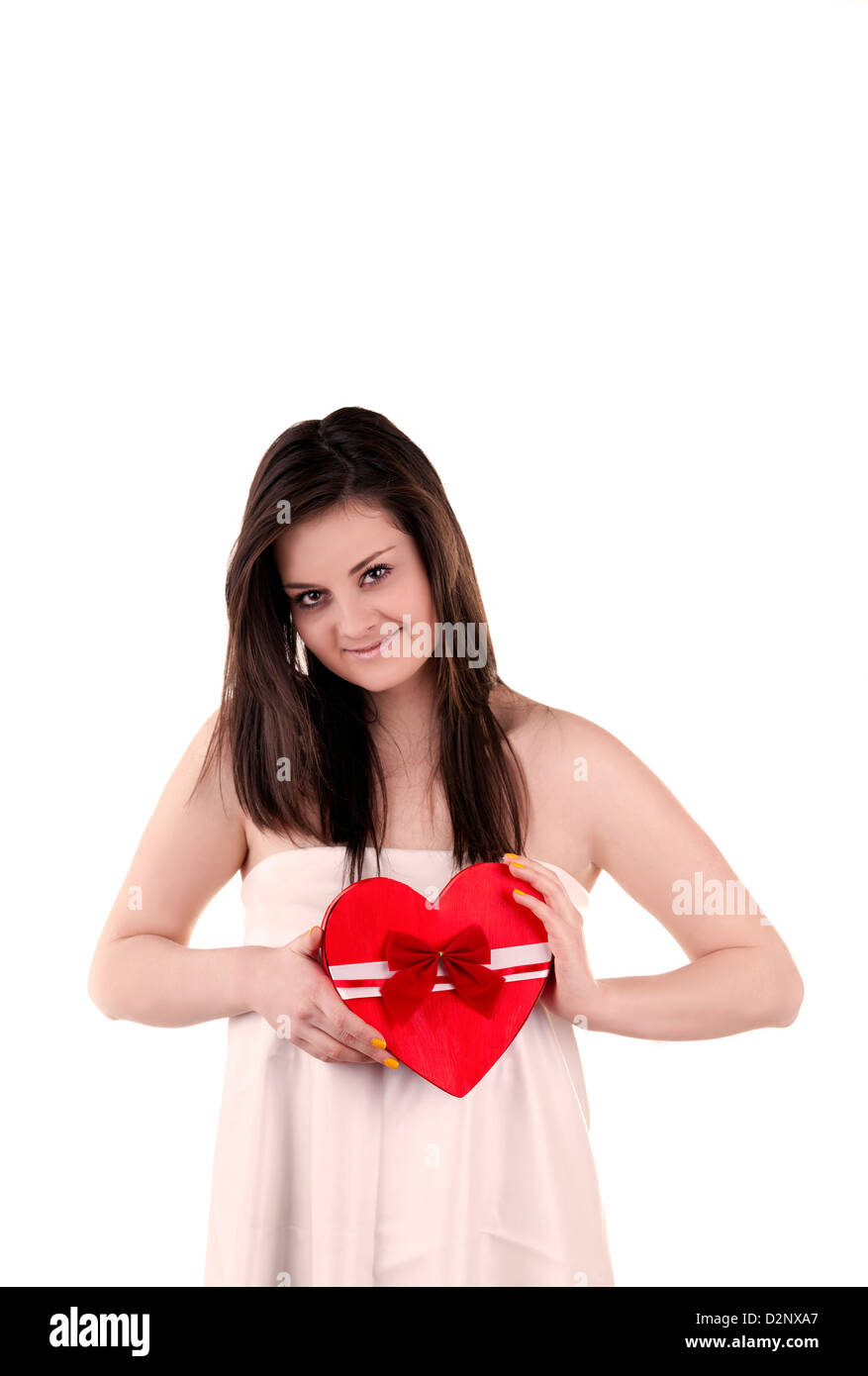Superbe fille avec un coeur dans ses mains isolated on white studio shot Banque D'Images