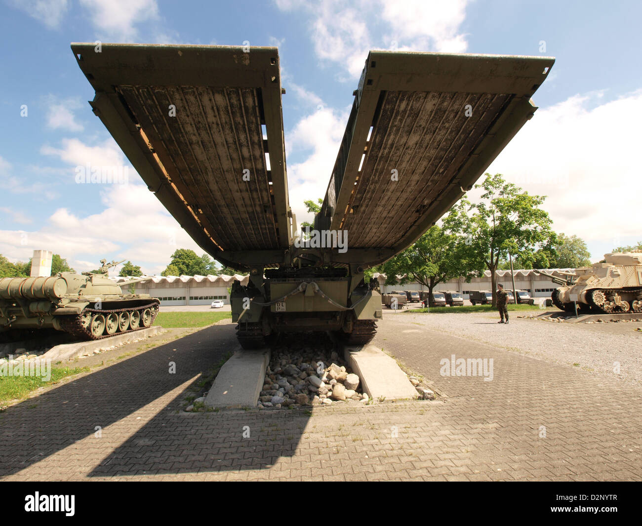 Le Centurion Bridgelayer est un véhicule militaire basé sur le char britannique Centurion. Il est équipé d'un système de pose de pont, lui permettant de déployer un pont sur les obstacles, permettant le passage d'autres véhicules dans les zones de combat. Il a été largement utilisé pendant la guerre froide et dans diverses opérations militaires. Banque D'Images