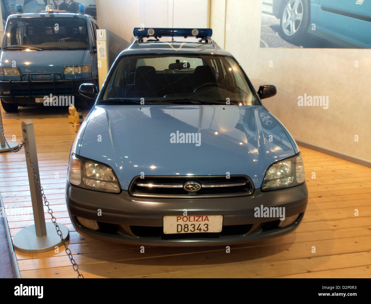Le Subaru Polizia est un véhicule de police utilisé par les forces de l'ordre italiennes. Reconnu pour sa fiabilité et sa rapidité, il est déployé pour les patrouilles et les interventions d’urgence. Banque D'Images