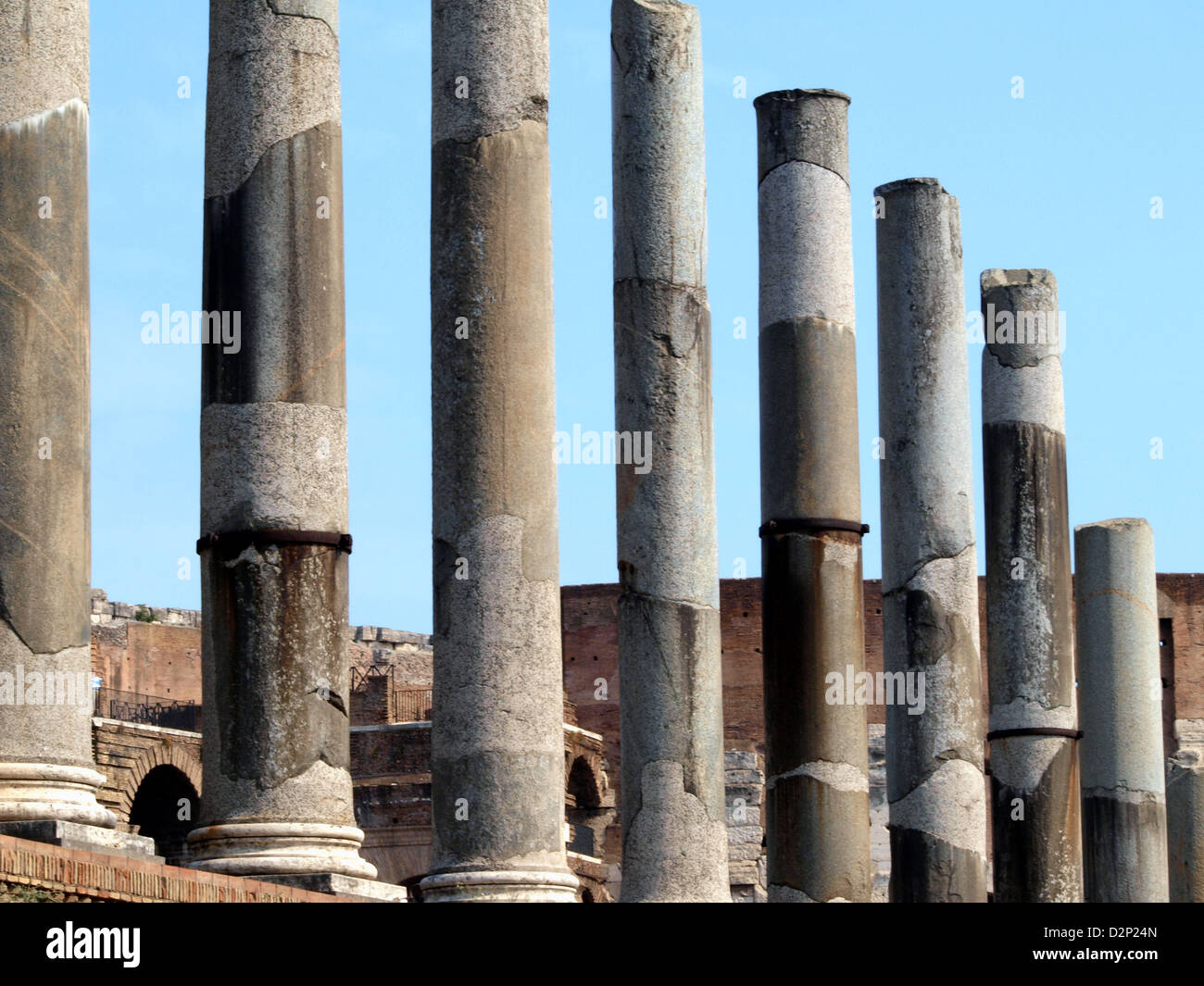 Le Temple de Vénus et Rome est un ancien temple romain dédié aux déesses Vénus et Roma. Situé dans le Forum romain, c'est l'un des temples les plus grands et les plus importants de la Rome antique, présentant l'architecture romaine et les pratiques religieuses. Banque D'Images