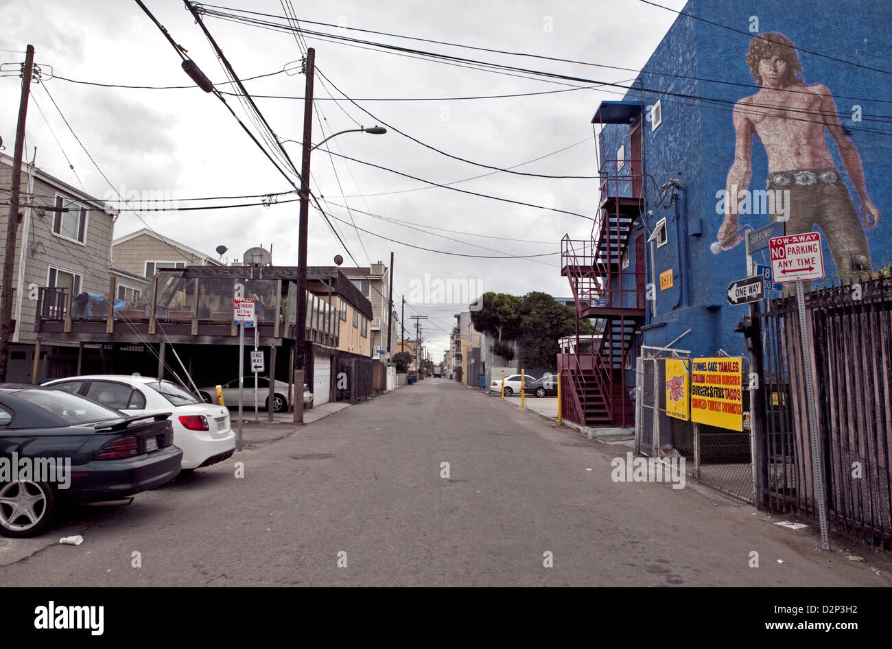 Ruelles de Venice Beach, avec un bâtiment avec peinture murale du chanteur portes Jim Morrison, 2010 Banque D'Images