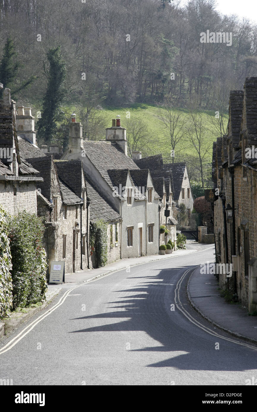 Le célèbre village anglais de Castle Combe où le film Docteur Doolittle a été filmé Banque D'Images