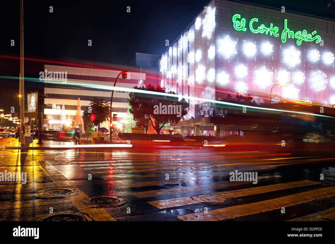 Séville, Espagne, El Corte Ingles de nuit Banque D'Images