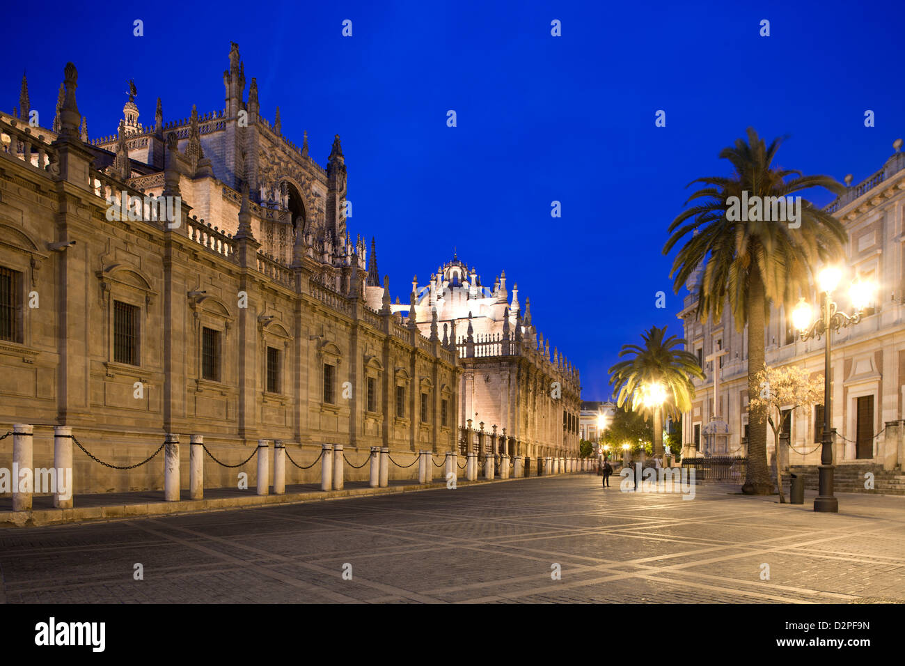 Séville, Espagne, le côté sud de la Santa Maria de la Sede dans la lumière du soir Banque D'Images