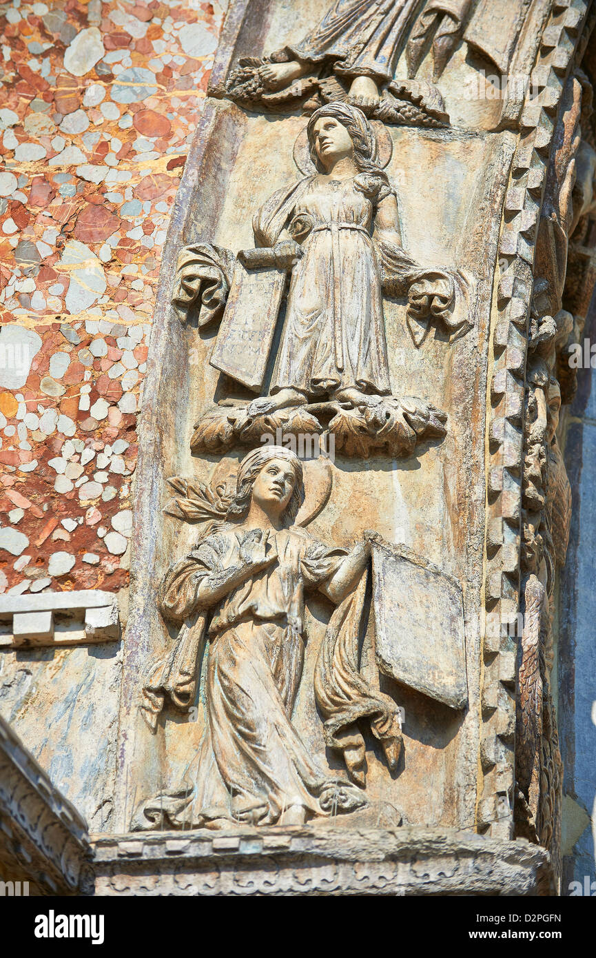 Sculptures médiévales de la façade de la Basilique St Marc, Venise, Italie Banque D'Images