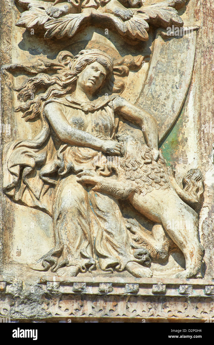 Sculptures médiévales de la façade de la Basilique St Marc, Venise, Italie Banque D'Images