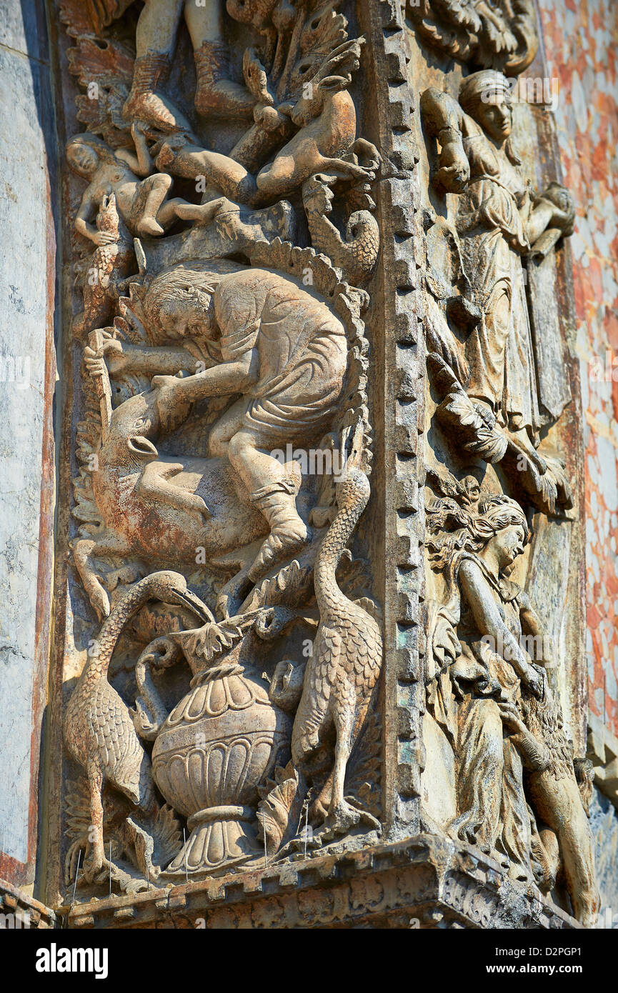 Sculptures médiévales de la façade de la Basilique St Marc, Venise, Italie Banque D'Images