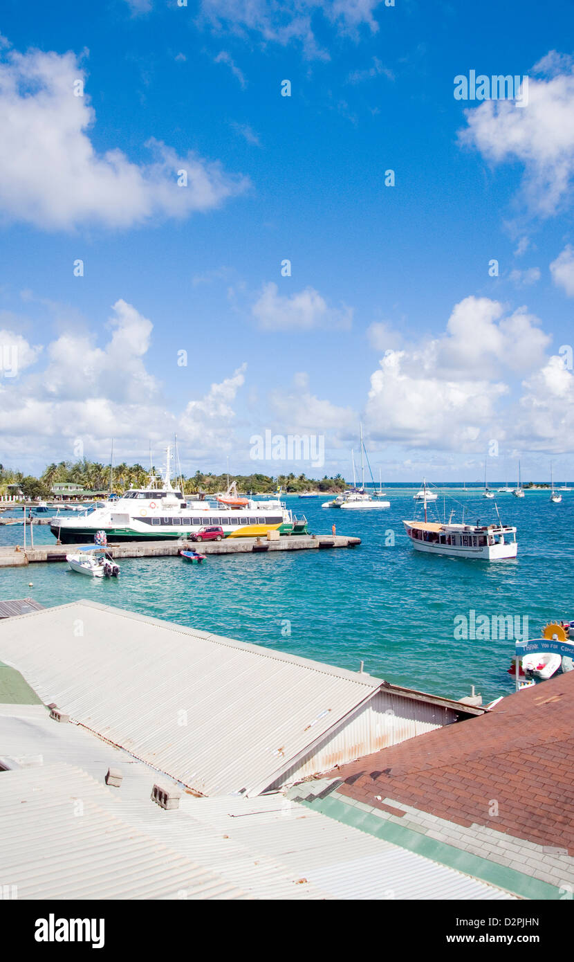 Jetée du port de passagers de l'hôtel Clifton voiliers a Union Island St Vincent et les Grenadines Caraïbes tropiques tr Banque D'Images