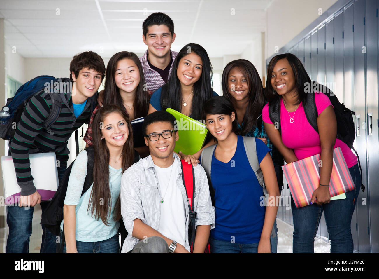 High school friends standing in corridor ensemble Banque D'Images