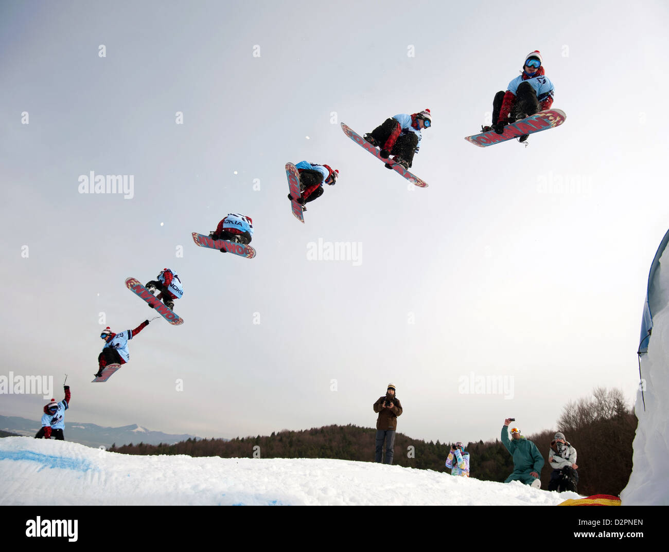 VALCA, Slovaquie - 13 février : séquence de saut de Filip Hrkel (SVK) à Nokia Freestyle Tour 2011, le 13 février 2011 à Valca, SVK Banque D'Images
