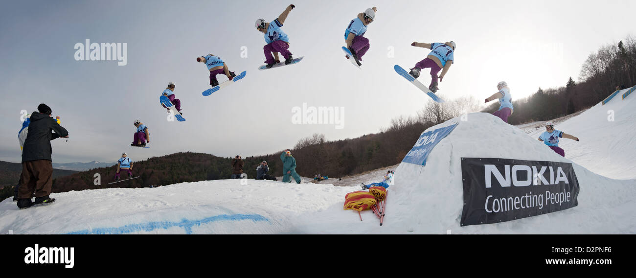 VALCA, Slovaquie - 13 février : séquence de saut de Dusan Bizik (vainqueur de l'événement) à Nokia Freestyle Tour sur 02/13/11 à Valca, SVK Banque D'Images