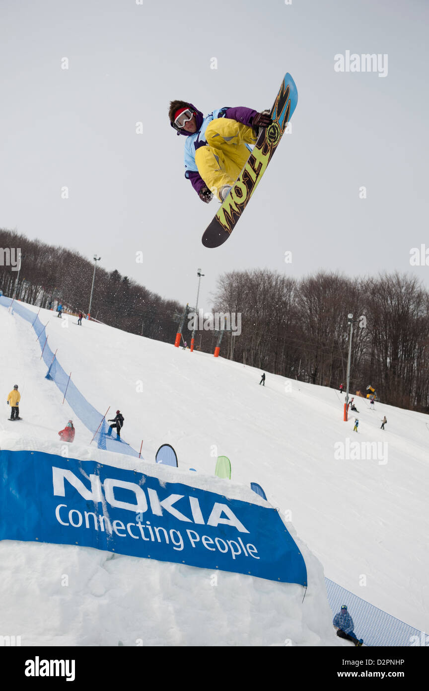 VALCA, Slovaquie - 13 février : saut de Tomas Kral dans Nokia Freestyle Tour 2011, le 13 février 2011 à Valca, Slovaquie Banque D'Images
