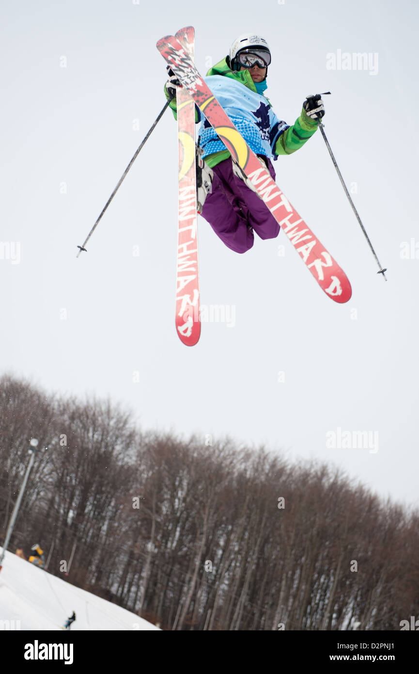 VALCA, Slovaquie - 13 février : saut de Juraj Bernat dans Nokia Freestyle Tour 2011, le 13 février 2011 à Valca, Slovaquie Banque D'Images