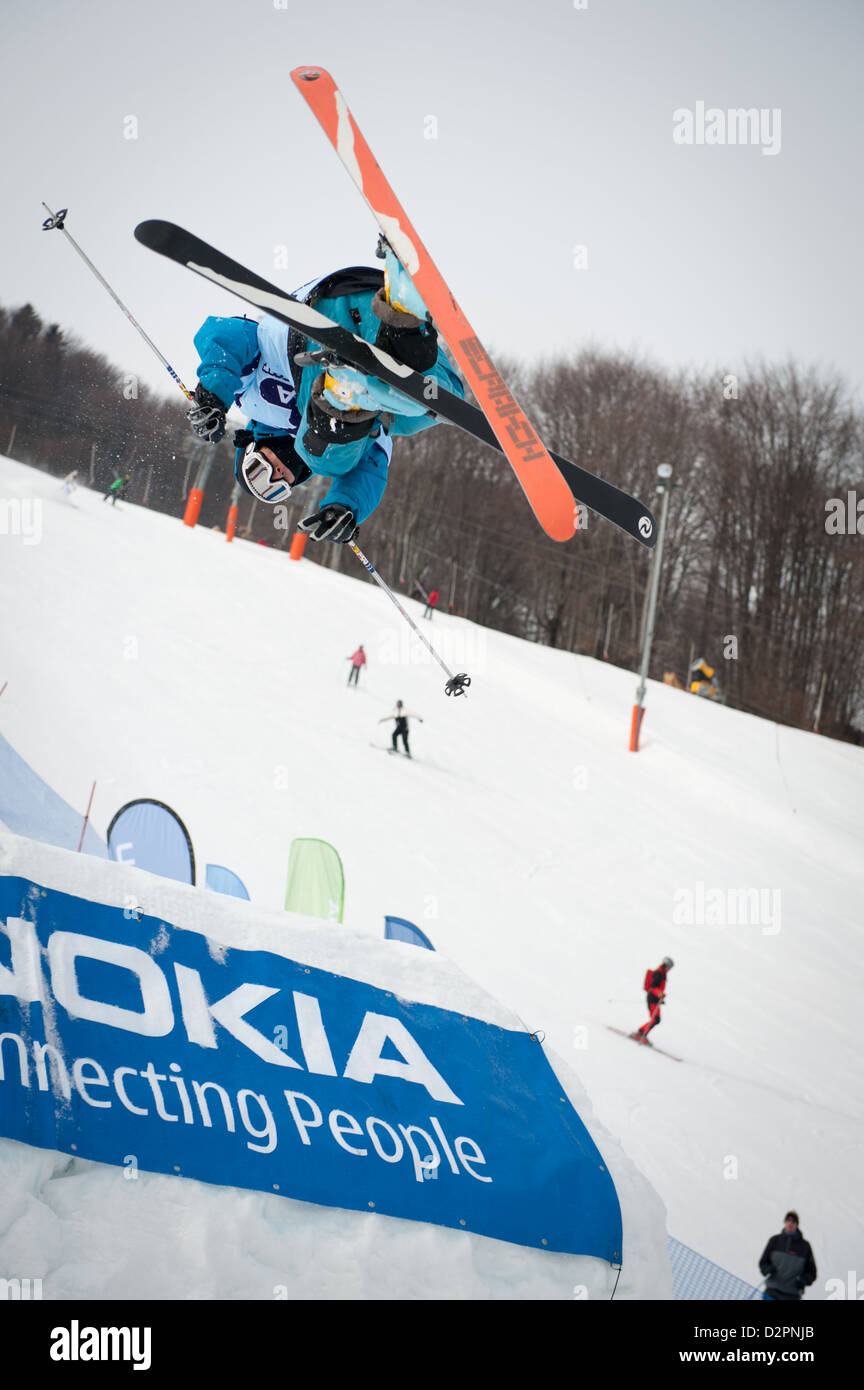 VALCA, Slovaquie - 13 février : saut d'Adam Cagan à Nokia Freestyle Tour 2011, le 13 février 2011 à Valca, Slovaquie Banque D'Images