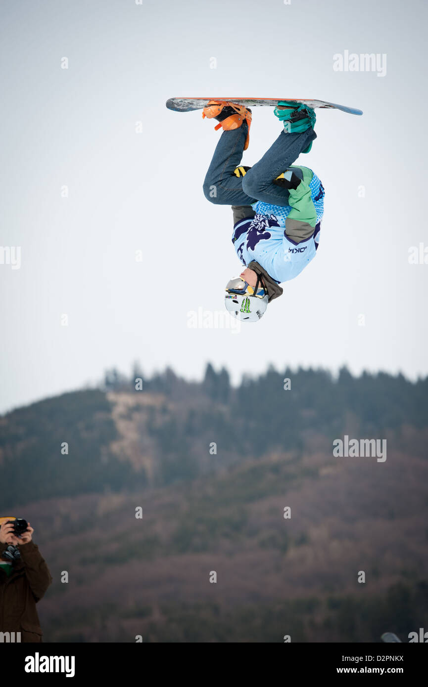 VALCA, Slovaquie - 13 février : saut de Matej Dolnik à Nokia Freestyle Tour 2011, le 13 février 2011 à Valca, Slovaquie Banque D'Images